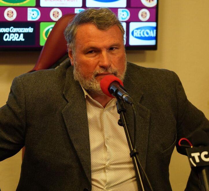Il presidente Joel Esciua durante la conferenza stampa di ieri pomeriggio allo stadio (foto Franco Silvi)