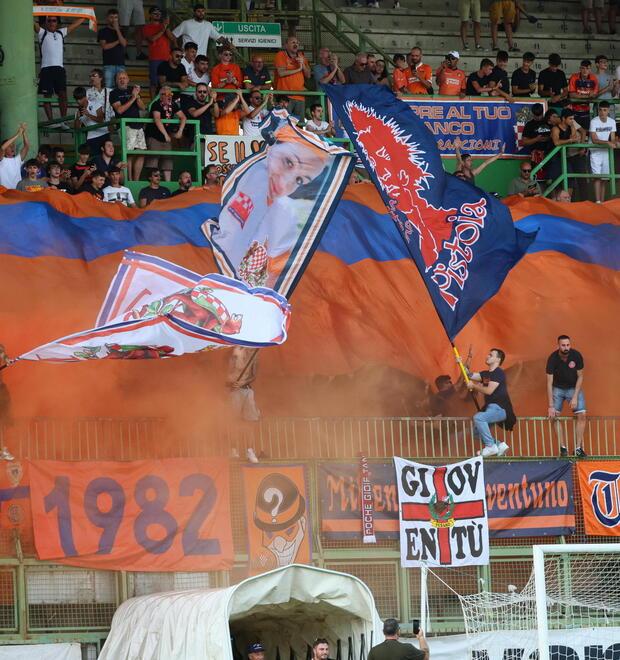 La gioia dei tifosi arancioni per la vittoria nel derby di Coppa del 3 settembre scorso