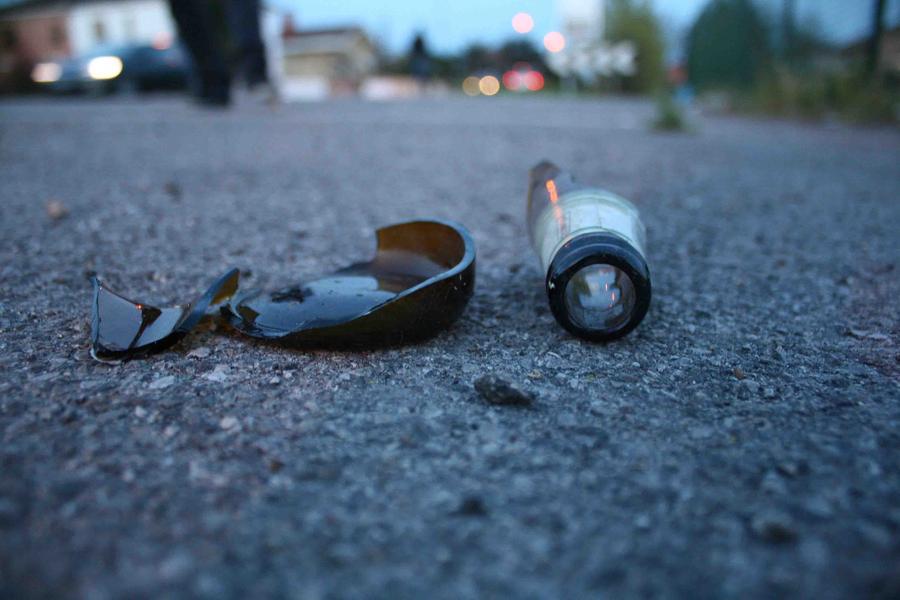 Carpi, rissa tra ragazze finisce a bottigliate