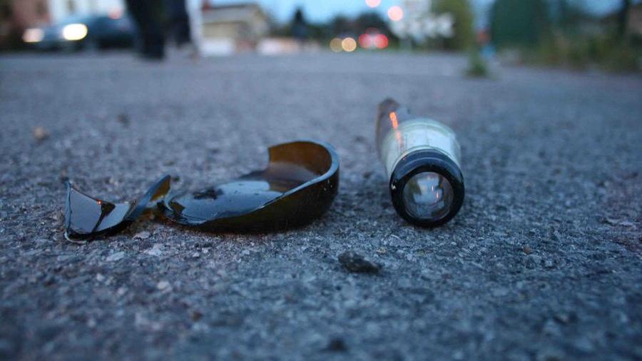 Carpi, rissa tra ragazze finisce a bottigliate