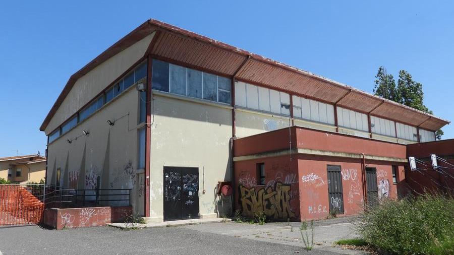 Il vecchio palasport di Sa Rodia, con il tetto in amianto