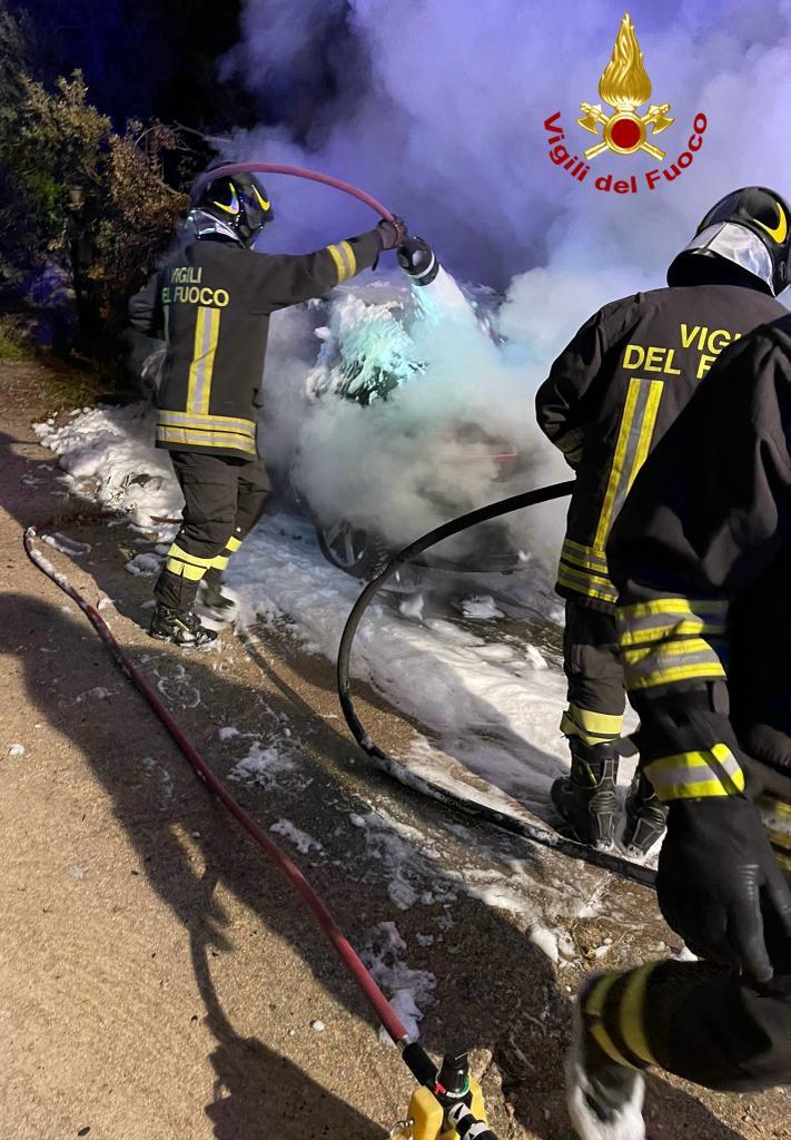 La Maddalena, auto bruciata nella notte