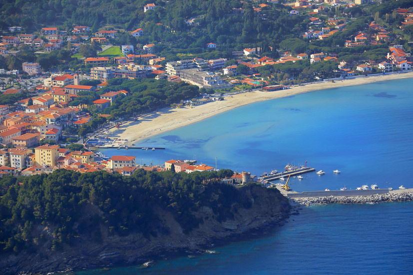 
	La spiaggia di Marina di Campo (foto Muzzi)

