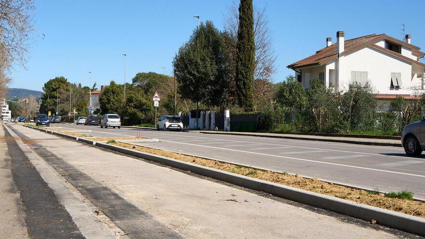 Empoli, i residenti: «La nuova pista ciclabile poco utile e pericolosa»