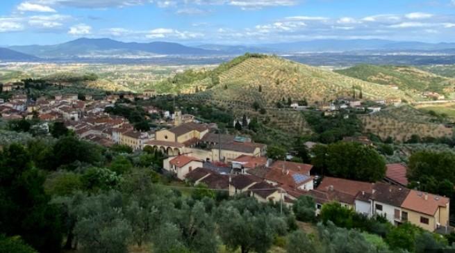 
	Una veduta dalla Rocca di Carmignano

