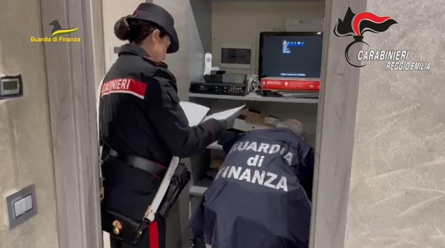 Reggio Emilia: frodi fiscali, 15 indagati e 2,5 milioni di euro sequestrati