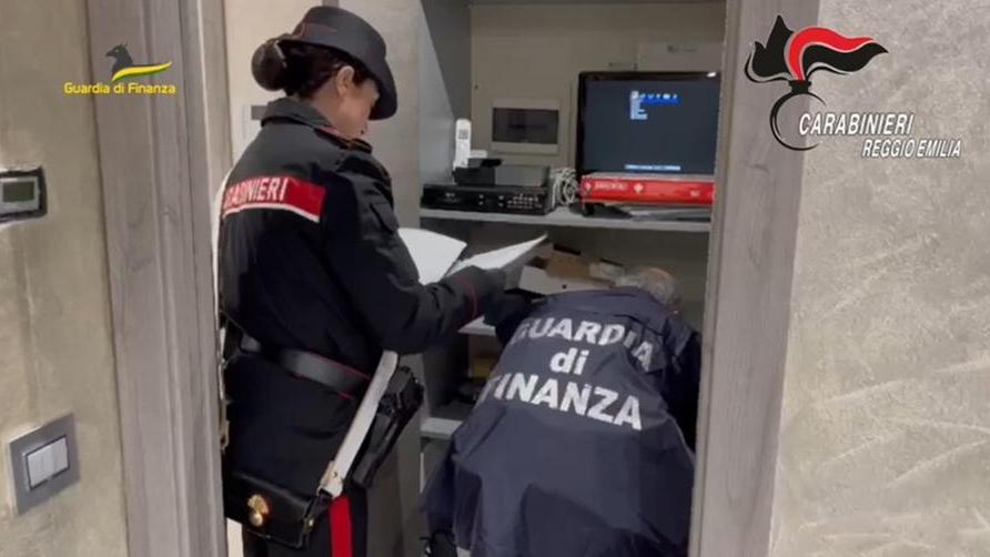 Reggio Emilia: frodi fiscali, 15 indagati e 2,5 milioni di euro sequestrati