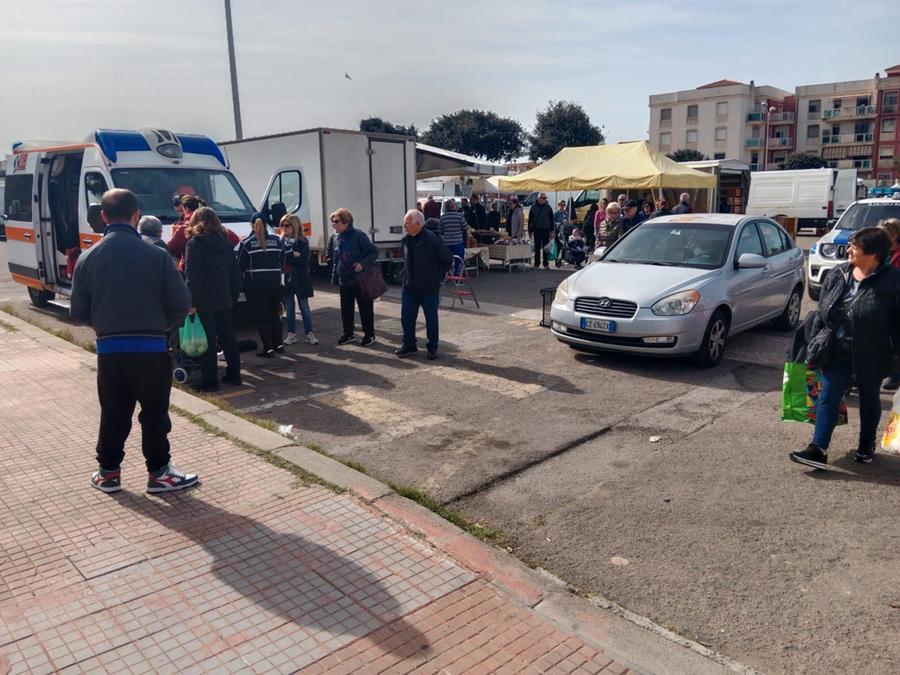 Porto Torres, auto in retromarcia investe una donna