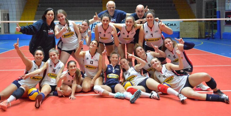 La formazione della Magazzini Maury’s Volley Cecina vincitrice del campionato di Terza Divisione