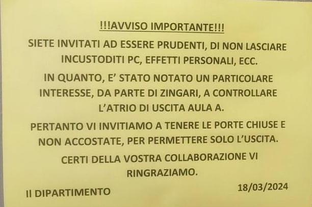 Cartello razzista in una sede dell'Università di Ferrara