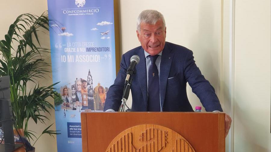 Il presidente nazionale Sangalli a Sassari: «Valorizziamo le imprese di vicinato»