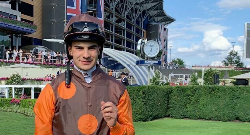 Il fantino di Mores Stefano Cherchi cade durante una gara in Australia: è grave