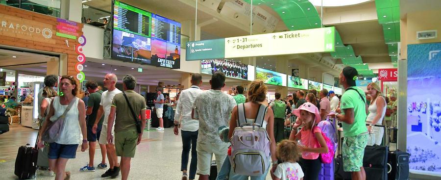 Trasporti, lo Stato bacchetta la Regione Sardegna: «I continui finanziamenti non risolvono il problema»