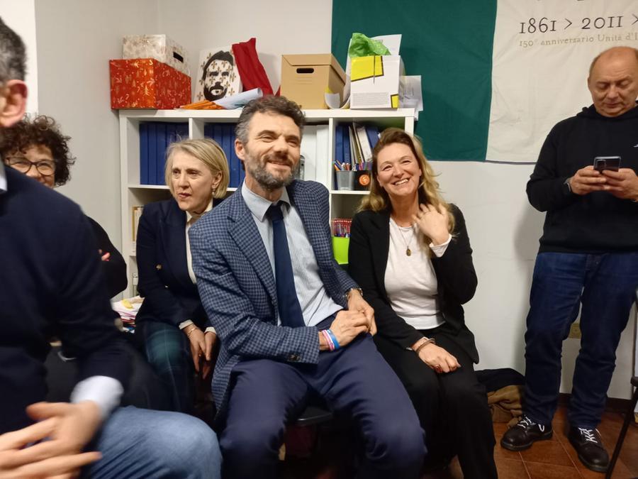 
	Il sindaco Matteo Biffoni con Ilaria Bugetti che si candida a succergli

