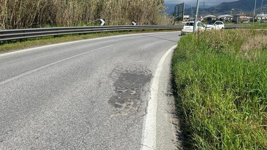 Si schianta con lo scooter: il Comune di Viareggio deve risarcirlo. Decisive le immagini di Google