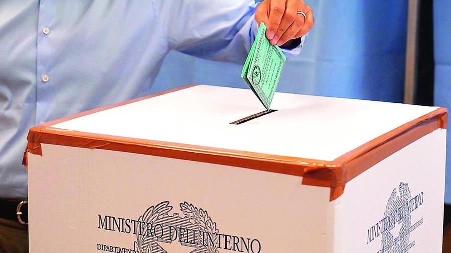 Elezioni, il sondaggio premia Massari, ma è indeciso più di uno su tre
