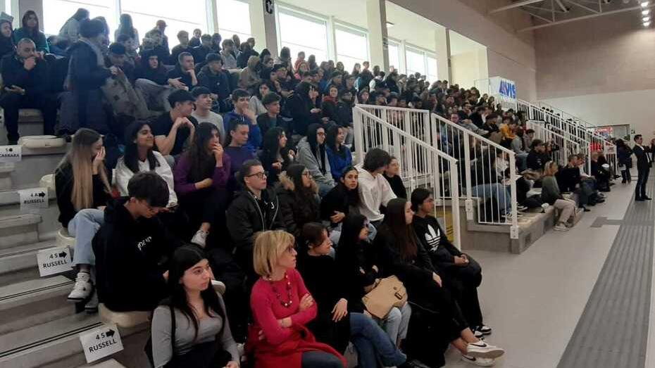 Guastalla: al palasport e online 1.280 studenti a lezione di sicurezza stradale