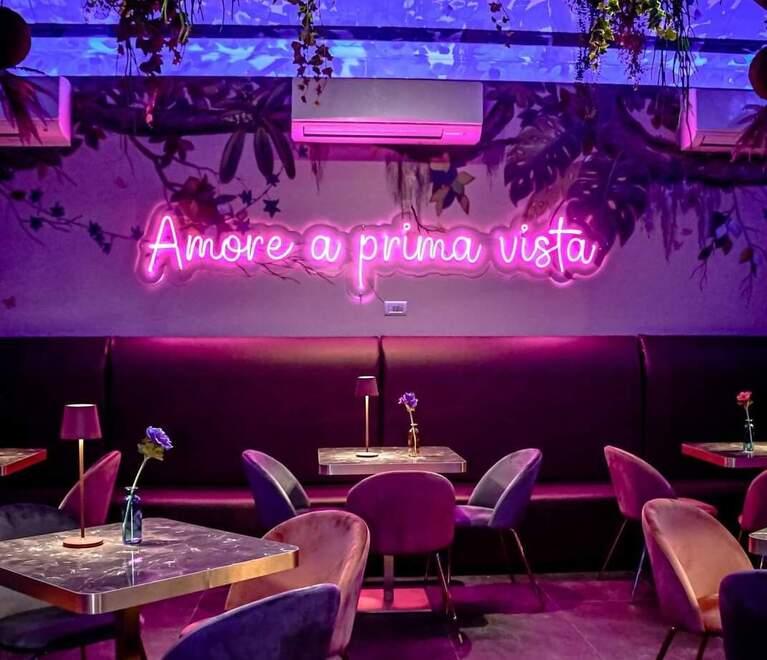 Bar Salvini, la rinascita di un simbolo grazie all’ex bimbo delle Piagge: per Pisa è un giorno di festa