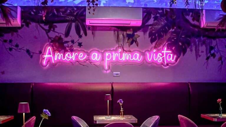 Bar Salvini, la rinascita di un simbolo grazie all’ex bimbo delle Piagge: per Pisa è un giorno di festa