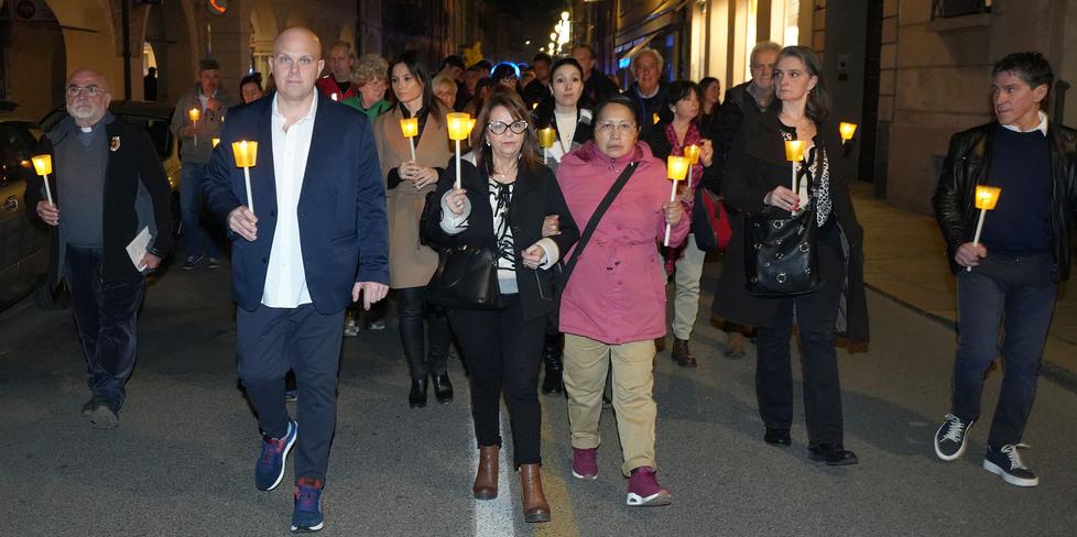 Reggio Emilia: palloncini gialli in cielo per Jessica e tutte le vittime di femminicidio