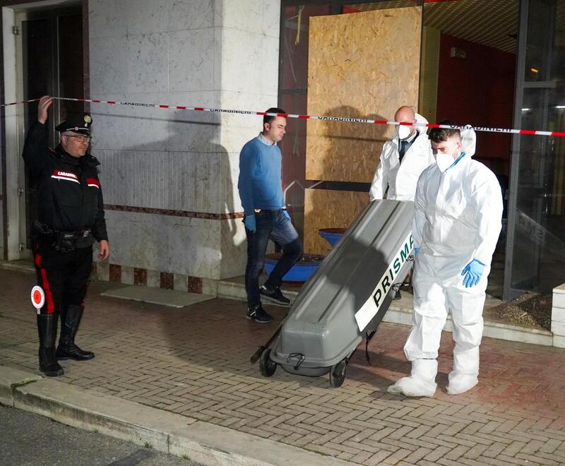 Omicidio a Montecatini, il 26enne morto dissanguato dopo una coltellata all’inguine: la vittima ancora senza nome