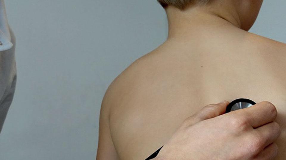 Pertosse, è boom di casi a Massa: quattro contagi in una classe. I consigli della pediatra