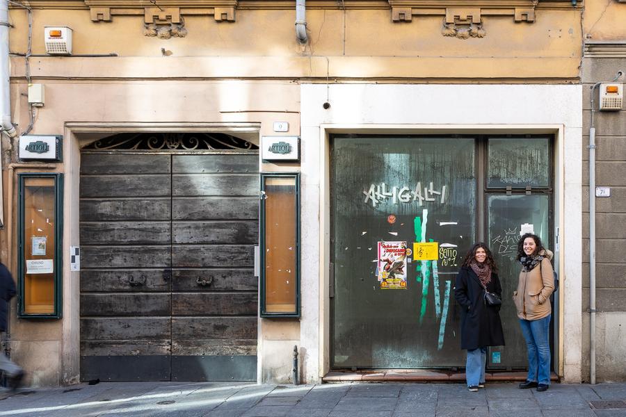 “Gli Sfitti”: mostra fotografica su negozi chiusi e reggianità perduta