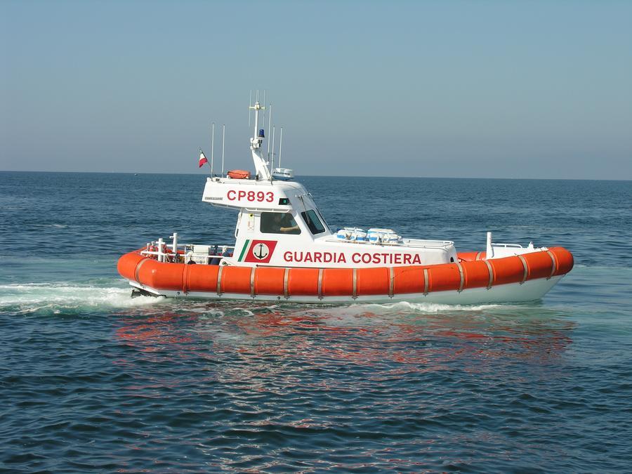 
	Un'imbarcazione della guardia costiera

