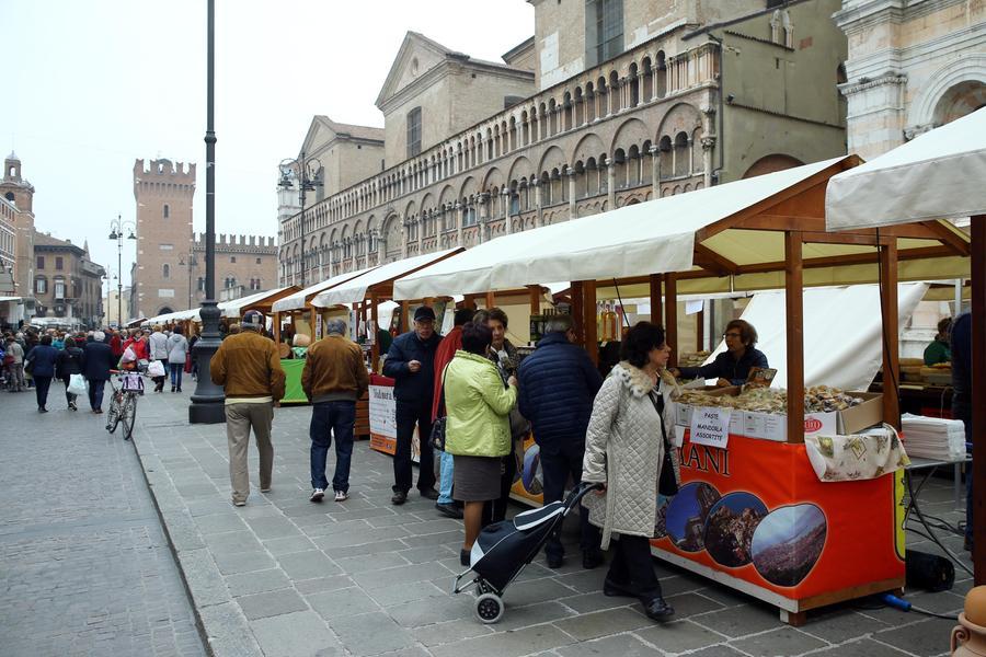 Ferrara, il cibo ritrova la sua vetrina in Piazza Trento Trieste con la tre giorni del gusto