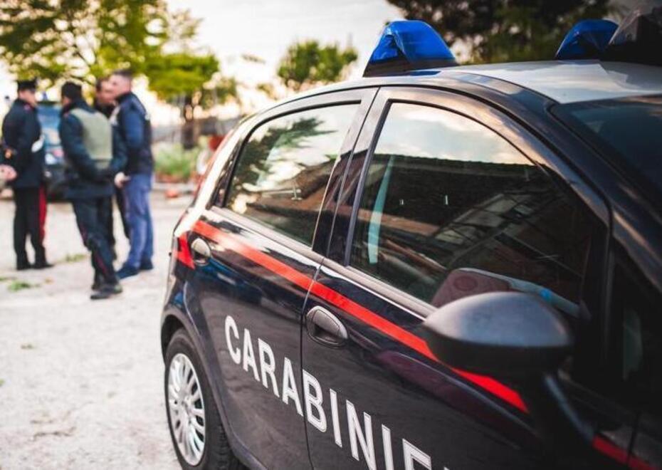 Botte per tutta la notte, sputi, offese e minacce di morte alle compagne: tre uomini violenti fermati a Carpi e Pavullo<br type="_moz" />
