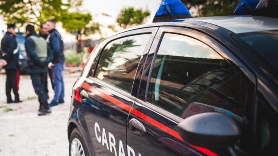 Botte per tutta la notte, sputi, offese e minacce di morte alle compagne: tre uomini violenti fermati a Carpi e Pavullo<br type="_moz" />