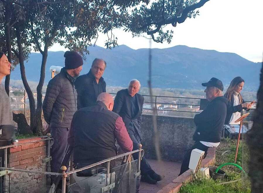 Lucca, Hoffman e Greenaway sulla Torre Guinigi: il sopralluogo in una delle location chiave del film
