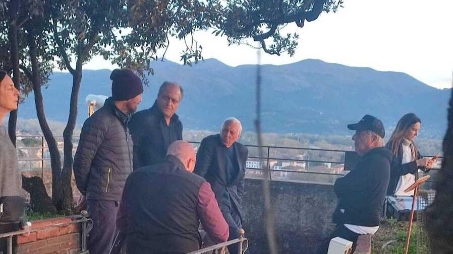 Lucca, Hoffman e Greenaway sulla Torre Guinigi: il sopralluogo in una delle location chiave del film
