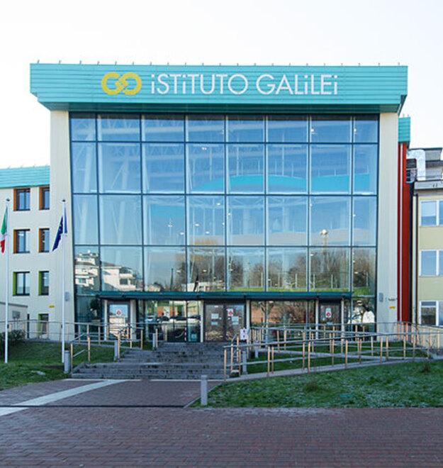 Mirandola, amara sorpresa per il prof aggredito: «Sono stato censurato dal preside»<br type="_moz" />
