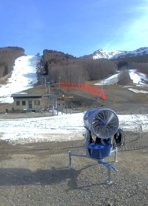 Appennino modenese, il Cimone si arrende al meteo pazzo: «Chiudiamo in anticipo gli impianti»<br>
