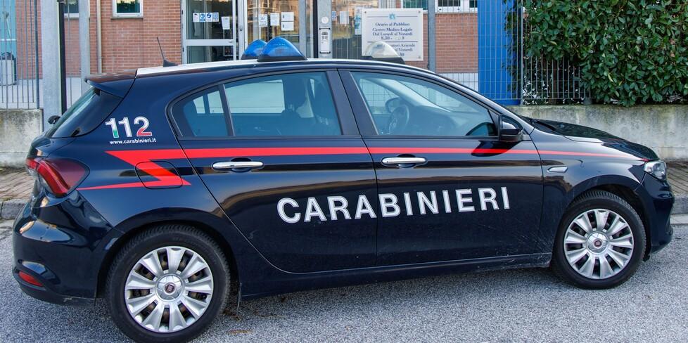 Tenta di rubare uno scooter a Comacchio. Poi il ladro rischia il linciaggio