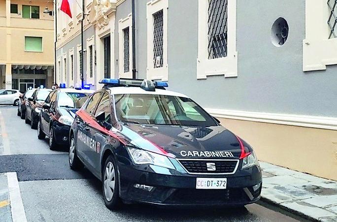 Chiama il 113 dicendo che ucciderà l’ex moglie: «Le sparo, ve la faccio trovare in un telo bianco»