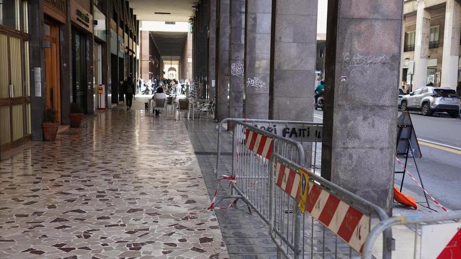 Una veduta di via Grande durante i lavori (foto Silvi)