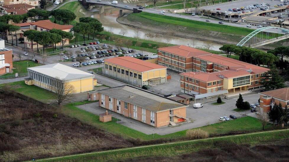 Pontedera, maxi-classi per risparmiare: ecco il piano degli accorpamenti