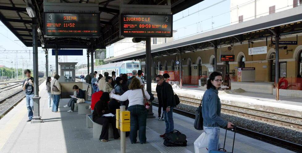 Empoli, l’odissea dei pendolari: «Treni spesso in ritardo»