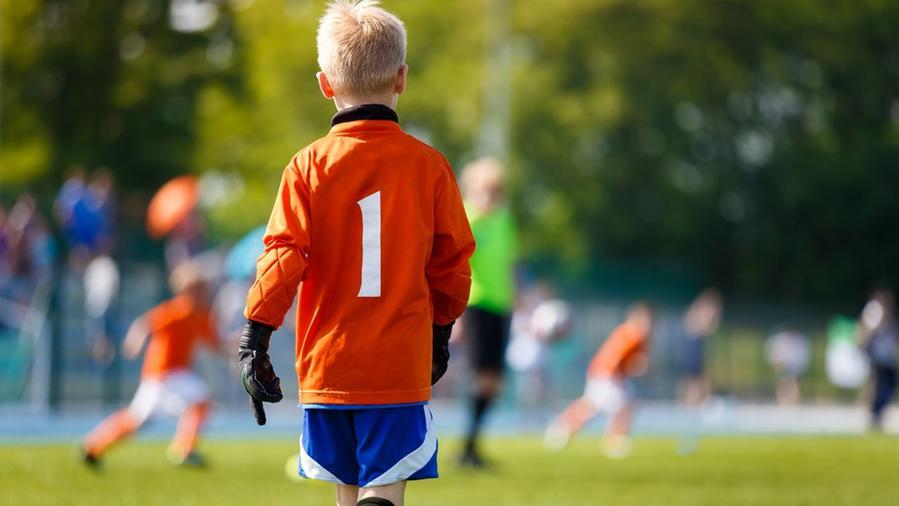 Calcio giovanile “esclusivo”, la lettera della Polisportiva la Perla: «Molte società fanno selezione precoce, il pallone dei bambini è un’altra cosa»