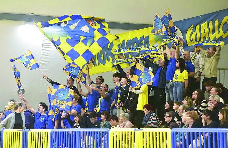 Sale l’attesa per il derby tra il Golfo e la Pielle La Marea gialloblù ci crede: «Giochiamocela»