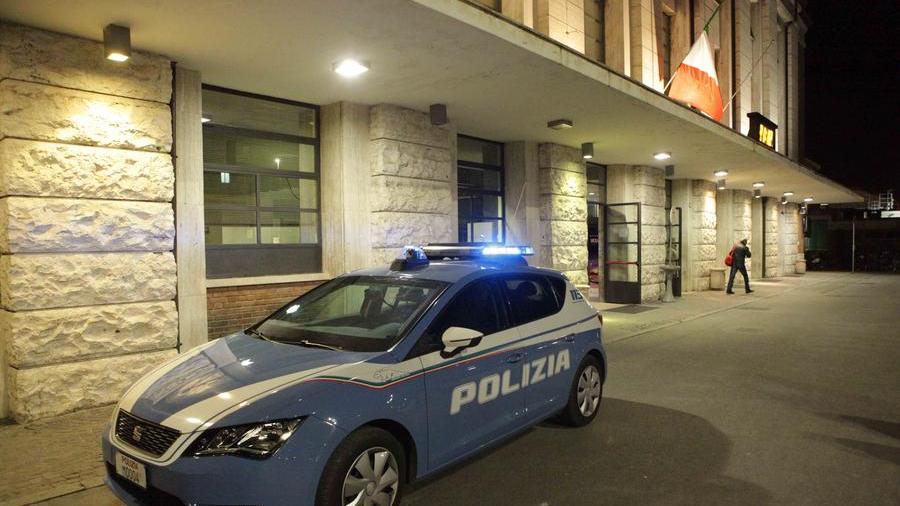 Reggio Emilia, in stazione con lo storditore elettrico: denunciato