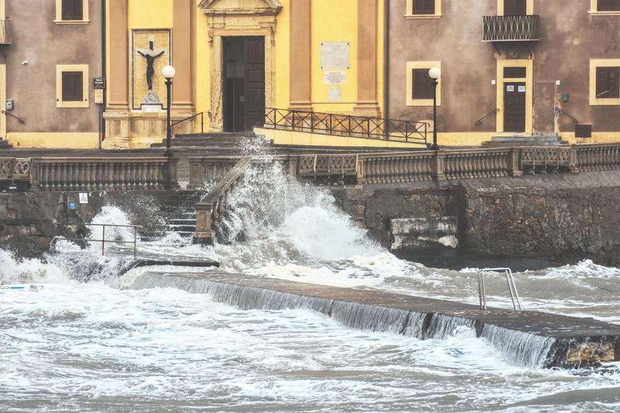 Maltempo, A Livorno Vento E Mareggiate Il Tirreno