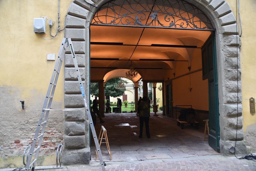 
	L'allestimento del set nella loggia di Palazzo Giustiniani (foto Sernacchioli)

