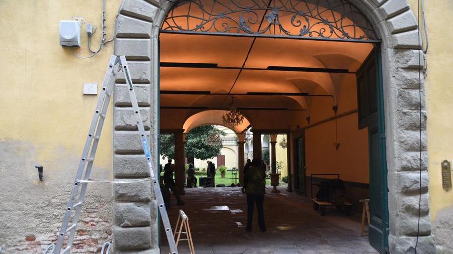 
	L&#39;allestimento del set nella loggia di Palazzo Giustiniani (foto Sernacchioli)

