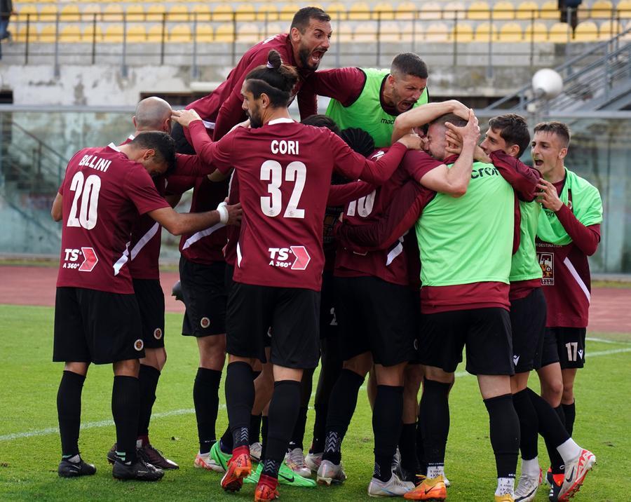 Livorno, sorrisi nel deserto del Picchi:  Curcio e Sabattini stendono il San Donato