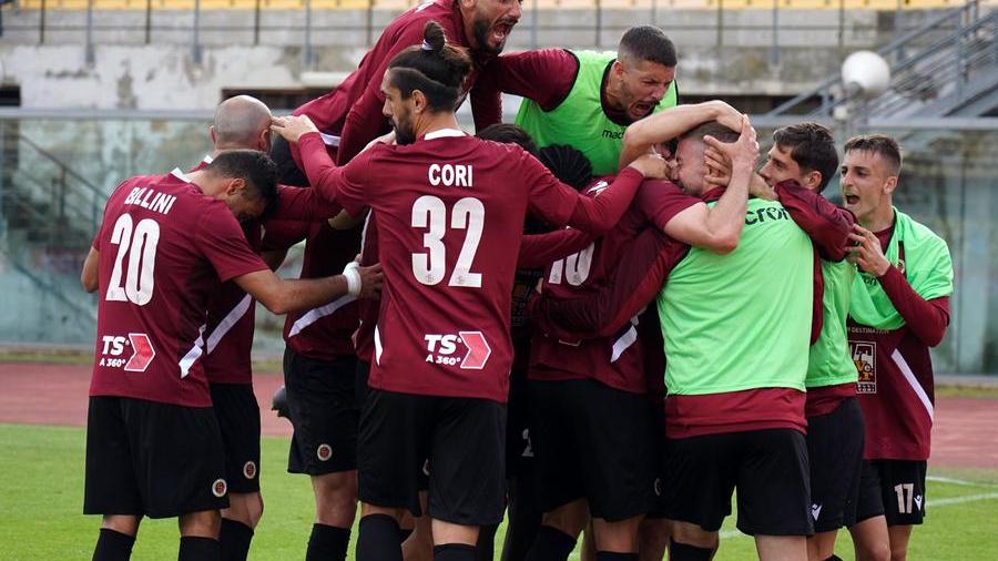 Livorno, sorrisi nel deserto del Picchi: Curcio e Sabattini stendono il San Donato