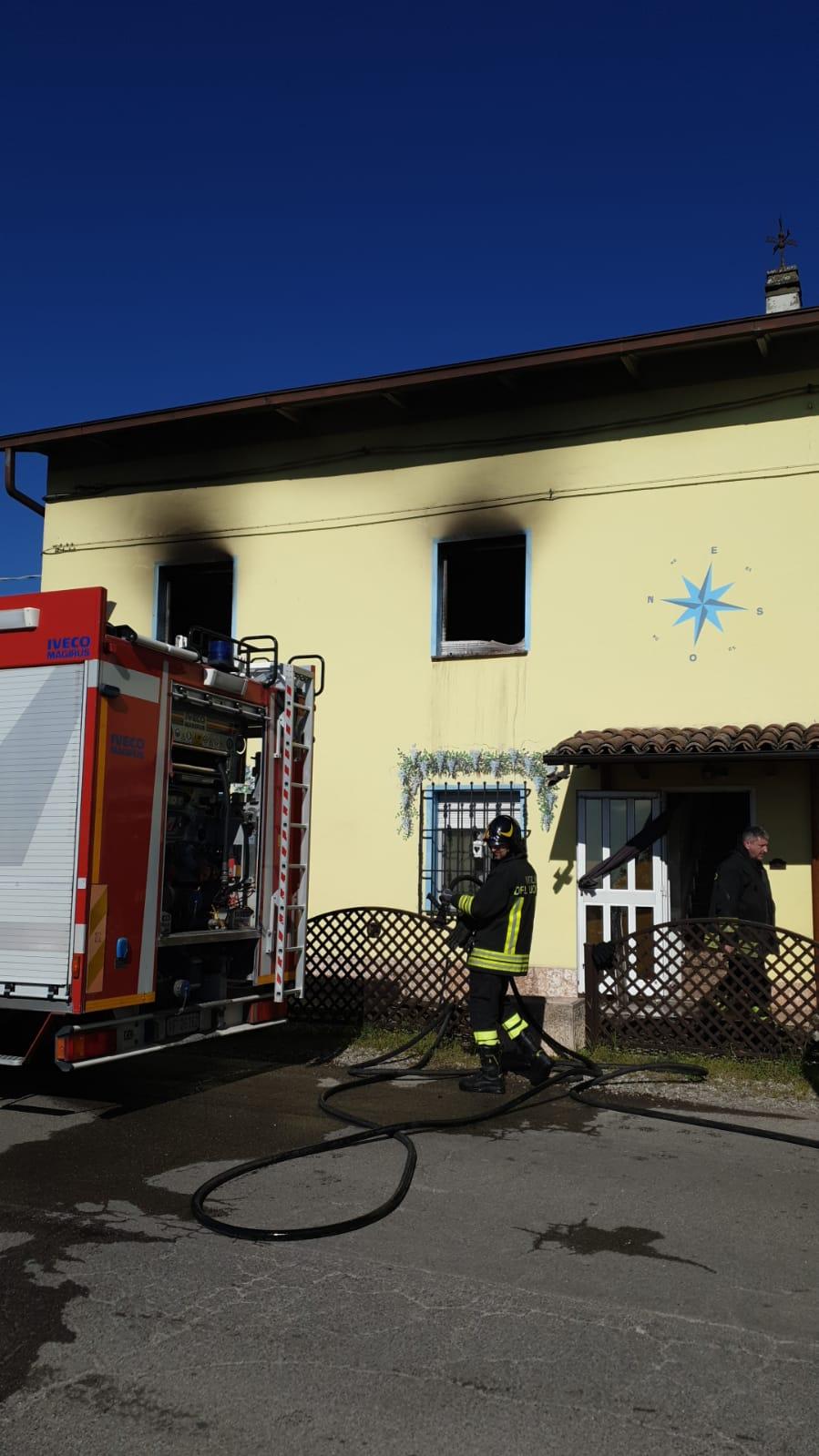 Reggio Emilia, Appartamento Di Un B&b Distrutto Dal Fuoco: Le Fiamme ...