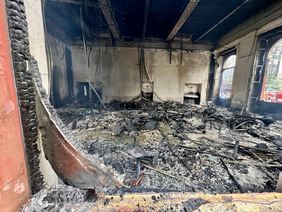 
	Il Principe distrutto dall'incendio (Foto Nucci)

